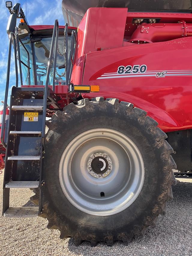 Image of Case IH 8250 equipment image 2