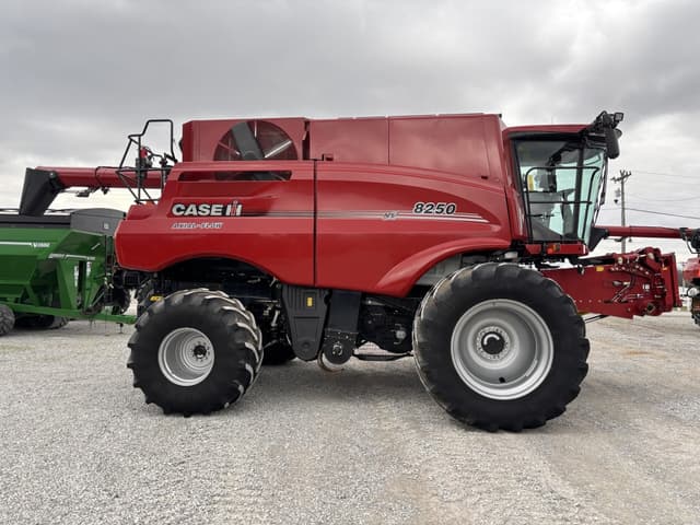 Image of Case IH 8250 equipment image 1