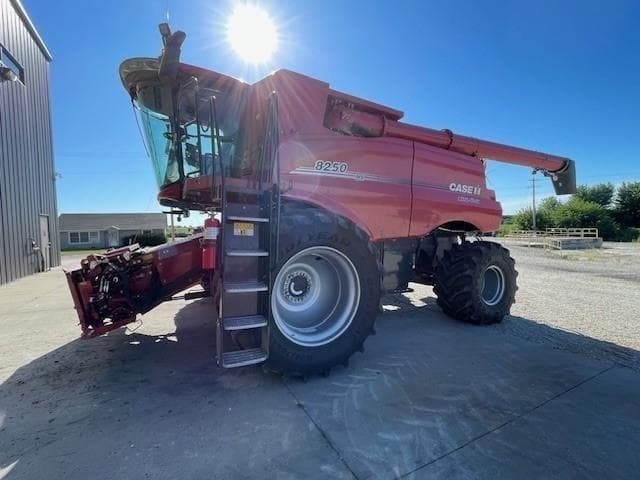 Image of Case IH 8250 equipment image 2