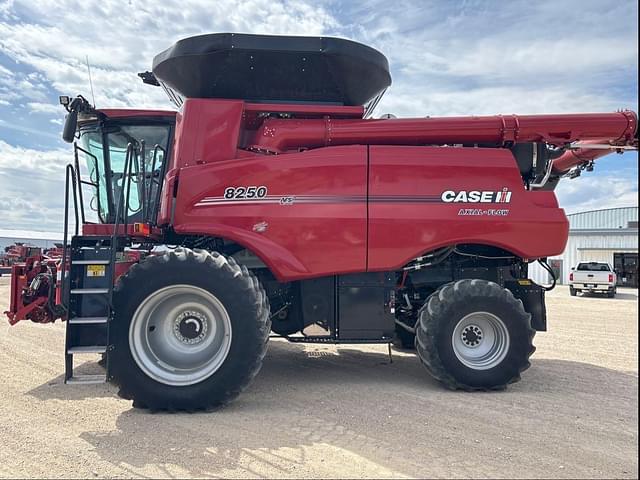 Image of Case IH 8250 equipment image 2