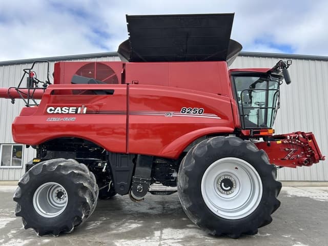 Image of Case IH 8250 equipment image 3