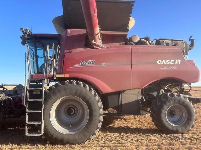 Image of Case IH 8250 equipment image 2