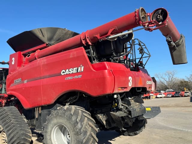 Image of Case IH 8250 equipment image 3