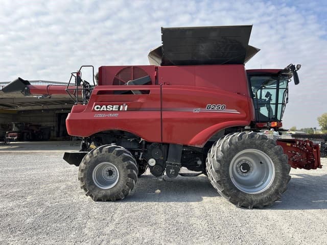 Image of Case IH 8250 equipment image 1