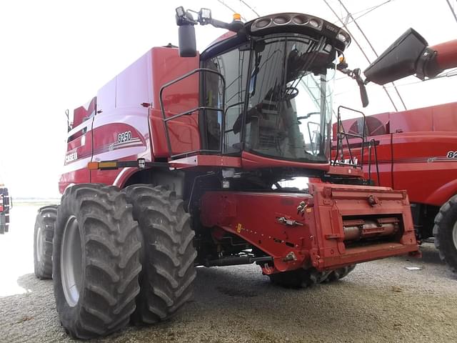 Image of Case IH 8250 equipment image 1