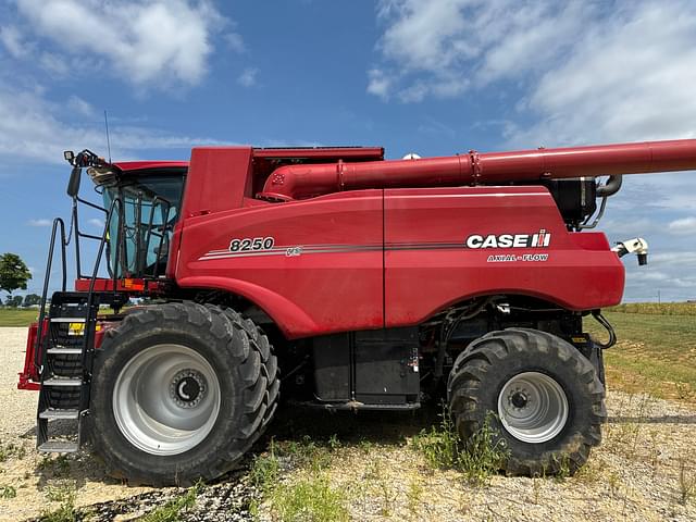 Image of Case IH 8250 equipment image 3