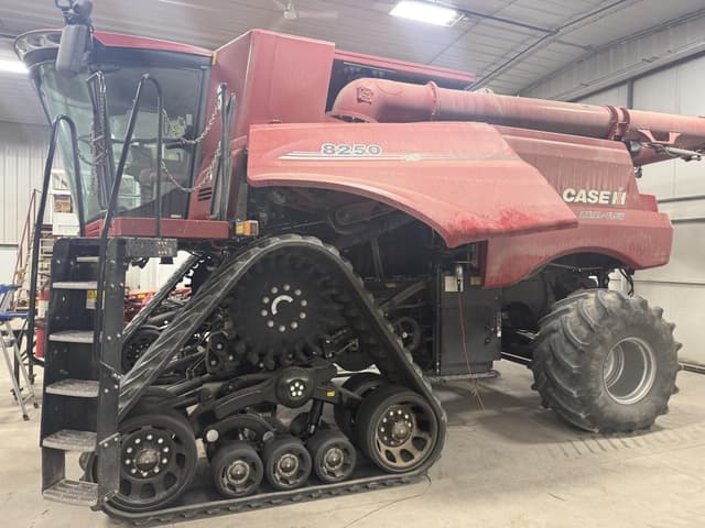 Image of Case IH 8250 equipment image 2