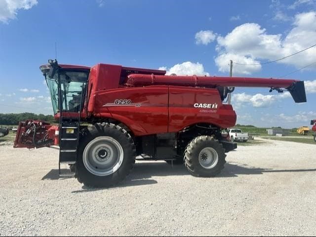 Image of Case IH 8250 equipment image 3