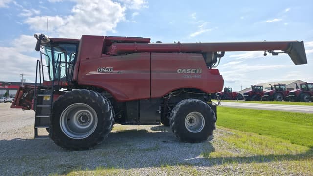Image of Case IH 8250 equipment image 1