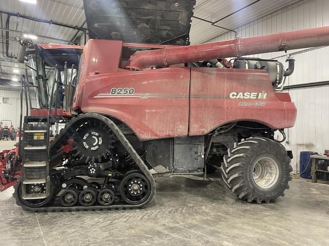 Image of Case IH 8250 equipment image 2