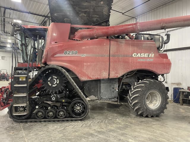 Image of Case IH 8250 equipment image 2
