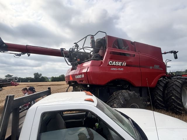 Image of Case IH 8250 equipment image 2