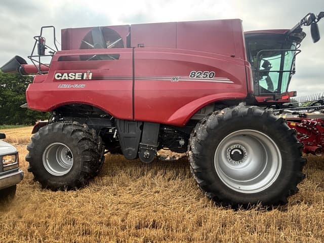 Image of Case IH 8250 equipment image 1