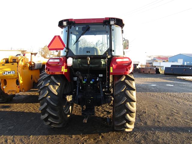 Image of Case IH Farmall 65C equipment image 4