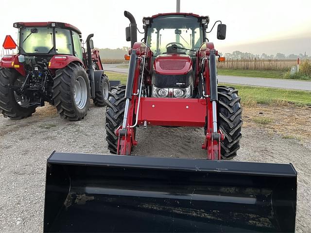 Image of Case IH Farmall 100C equipment image 2