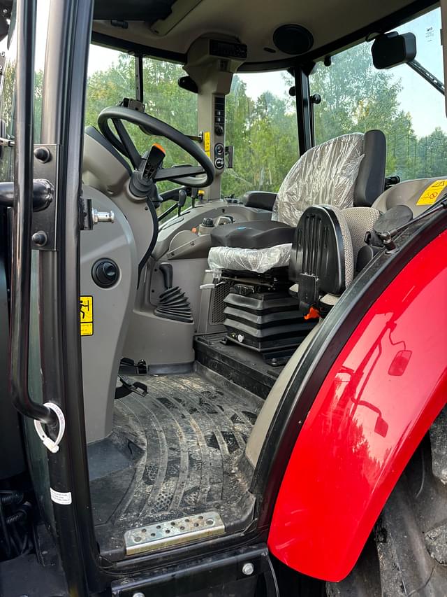 Image of Case IH Farmall 100C equipment image 4