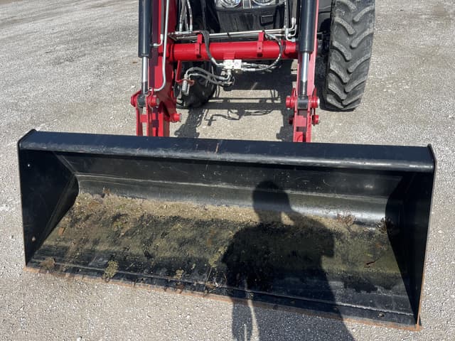 Image of Case IH Farmall 100C equipment image 3