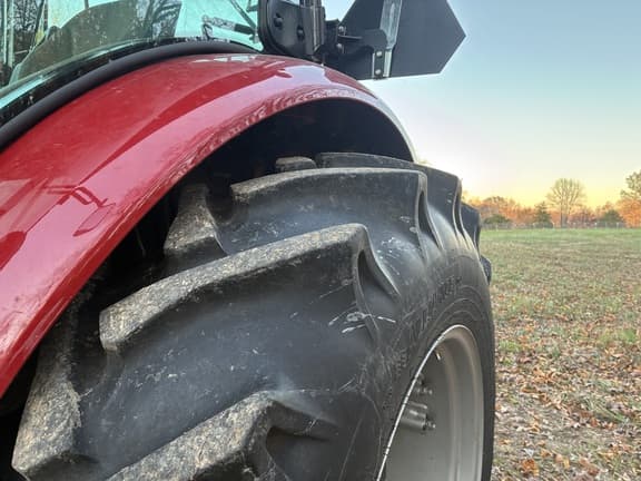 Image of Case IH Farmall 105A equipment image 4