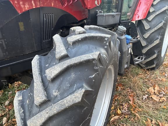 Image of Case IH Farmall 105A equipment image 2