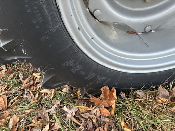 Image of Case IH Farmall 105A equipment image 3