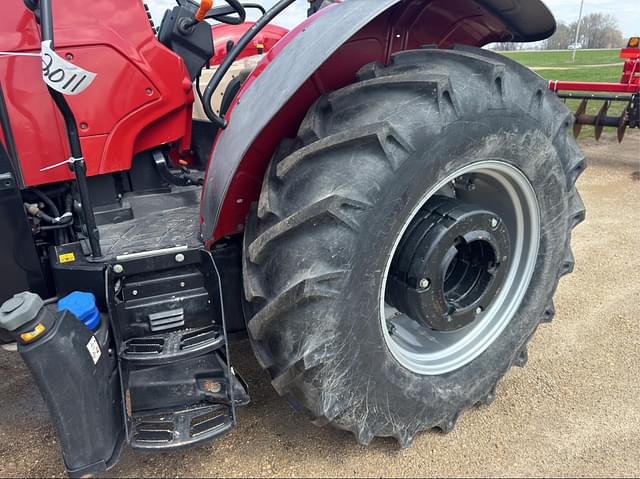 Image of Case IH Farmall 105A equipment image 3