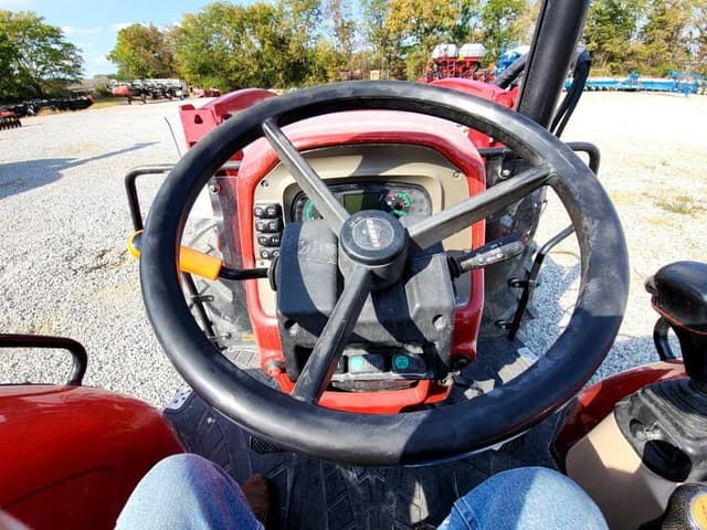 Image of Case IH Farmall 105A equipment image 4