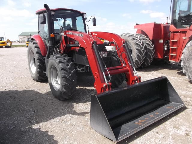 Image of Case IH Farmall 110C equipment image 2