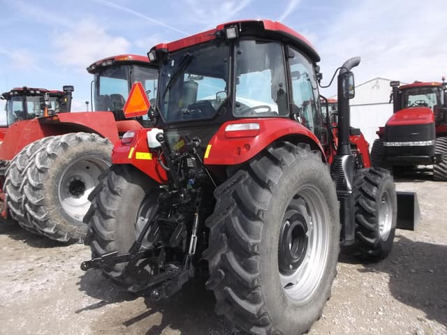 Image of Case IH Farmall 110C equipment image 3
