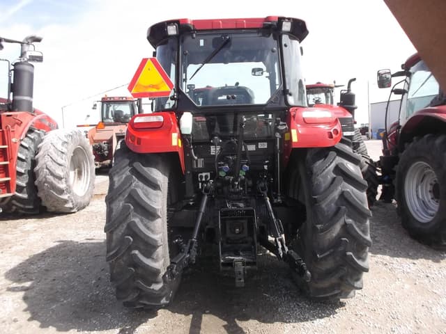 Image of Case IH Farmall 110C equipment image 4