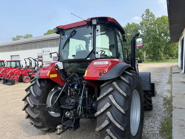 Image of Case IH Farmall 110C equipment image 4