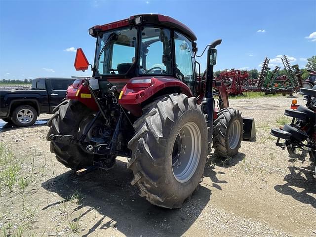 Image of Case IH Farmall 110C equipment image 2