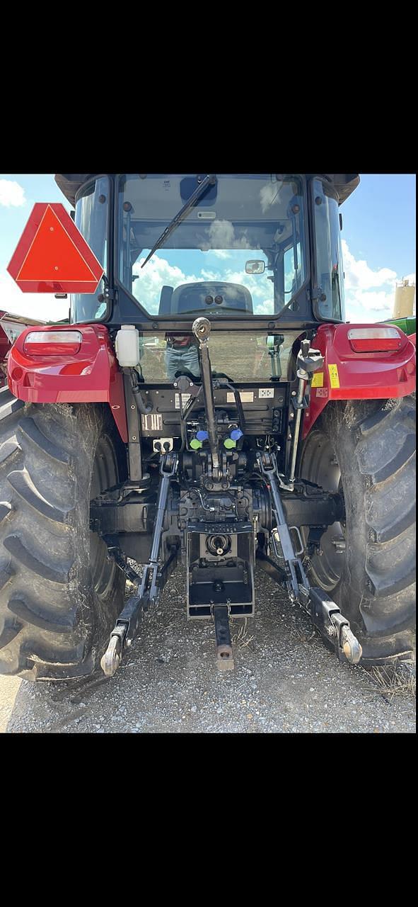 Image of Case IH Farmall 110C equipment image 4