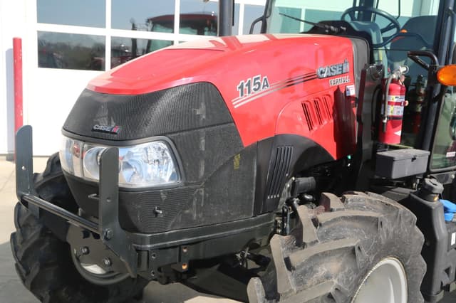 Image of Case IH Farmall 115A equipment image 3