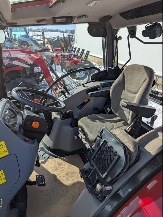 Image of Case IH Farmall 115A equipment image 4