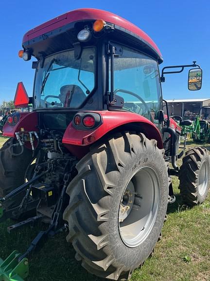 Image of Case IH Farmall 115A equipment image 4