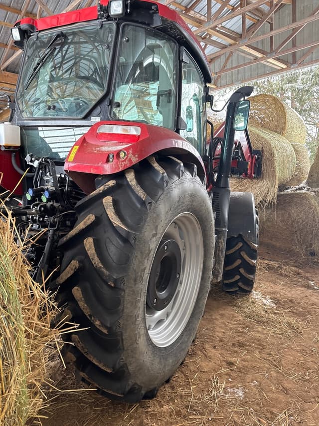 Image of Case IH Farmall 120C equipment image 2