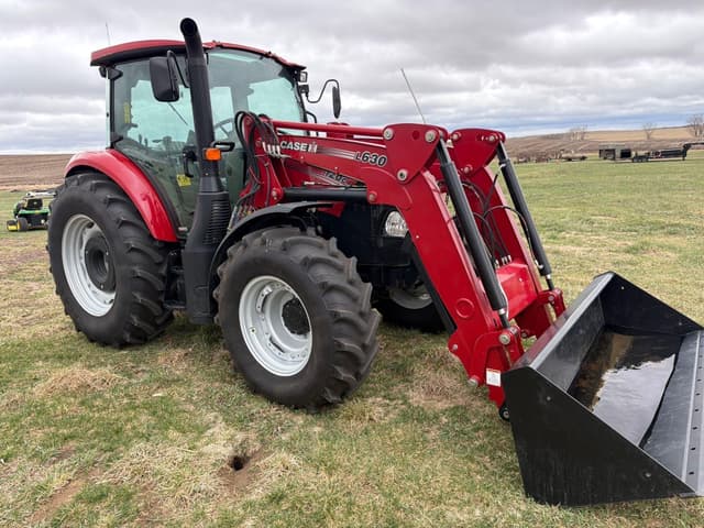 Image of Case IH Farmall 120C equipment image 3
