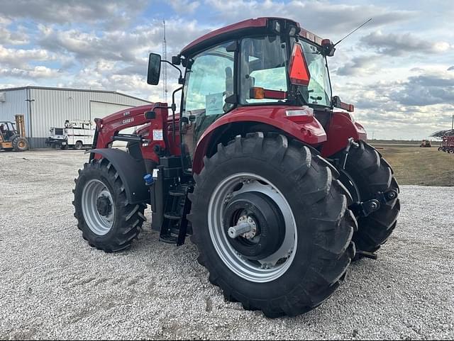 Image of Case IH Farmall 140A equipment image 4