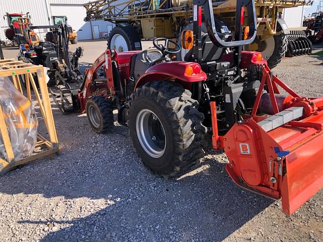 Image of Case IH Farmall 35C equipment image 4