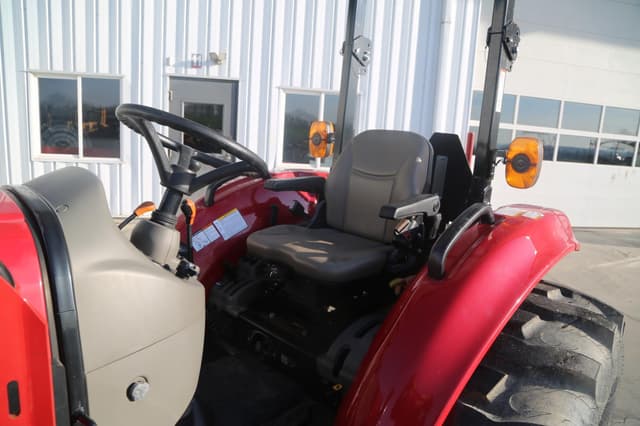 Image of Case IH Farmall 55C equipment image 2