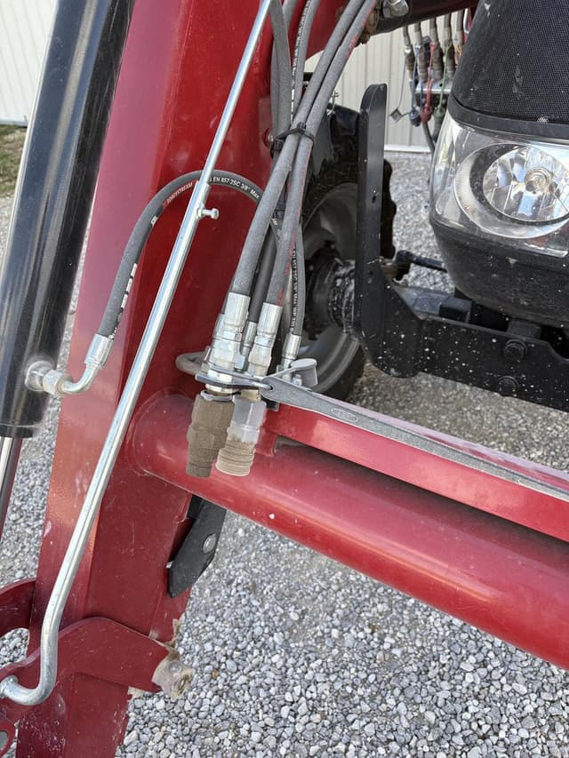 Image of Case IH Farmall 75C equipment image 3