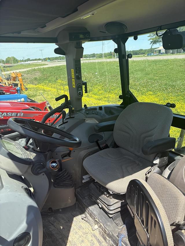 Image of Case IH Farmall 90C equipment image 4