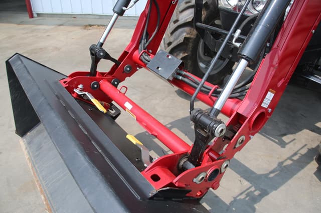 Image of Case IH Farmall 95A equipment image 3