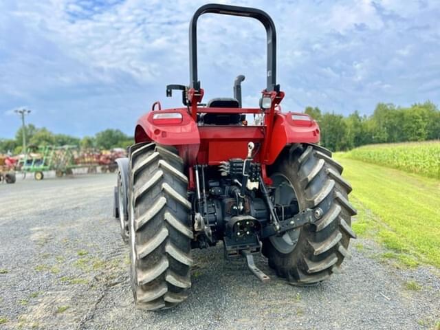 Image of Case IH Farmall 140A equipment image 4