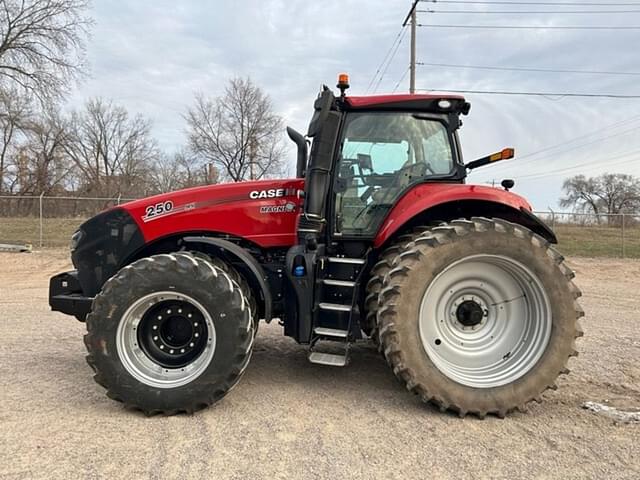 Image of Case IH Magnum 250 equipment image 1