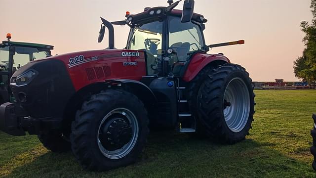 Image of Case IH Magnum 220 equipment image 3