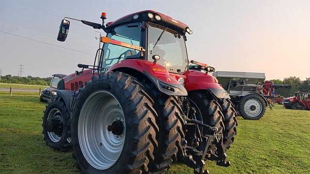 Image of Case IH Magnum 220 equipment image 4