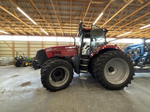 Image of Case IH Magnum 240 equipment image 1