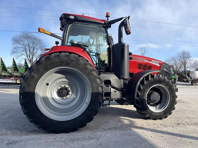 Image of Case IH Magnum 240 equipment image 1