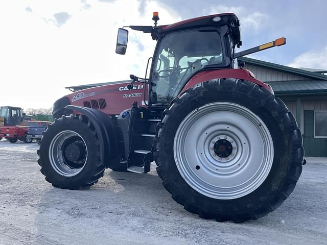 Image of Case IH Magnum 240 equipment image 4